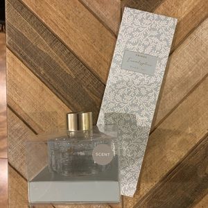 NWT Fringe Eucalyptus diffuser